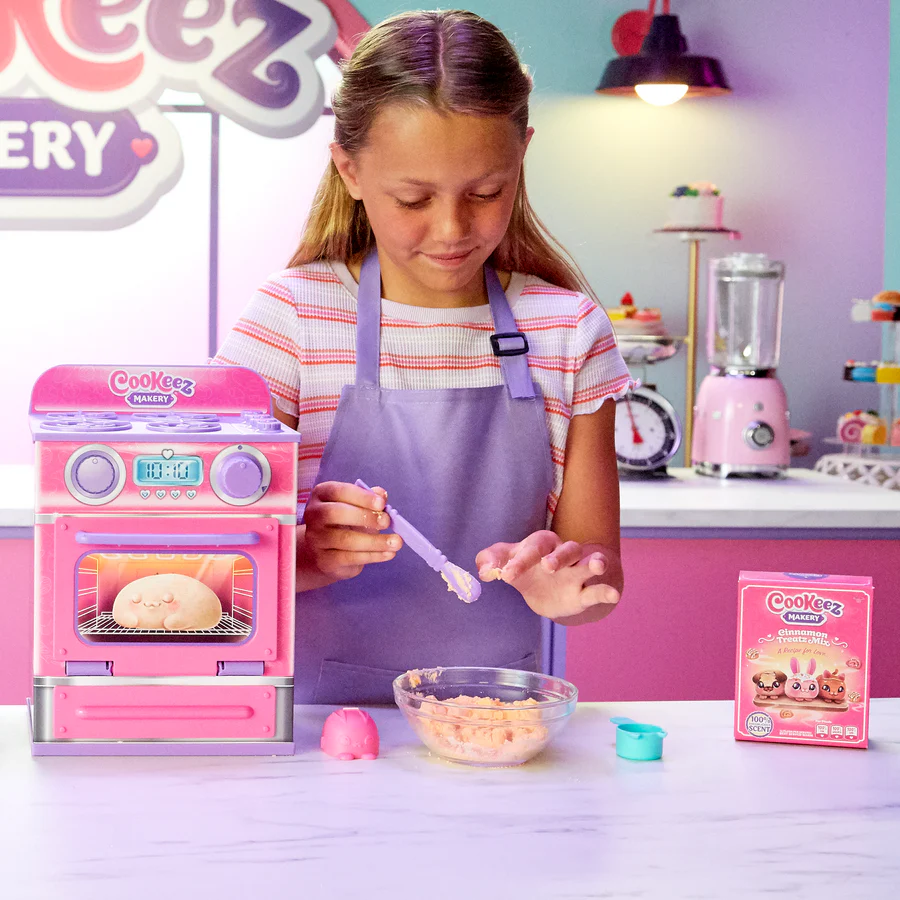 Cookeez Makery Oven Playset - Cinnamon Treatz - Image 6