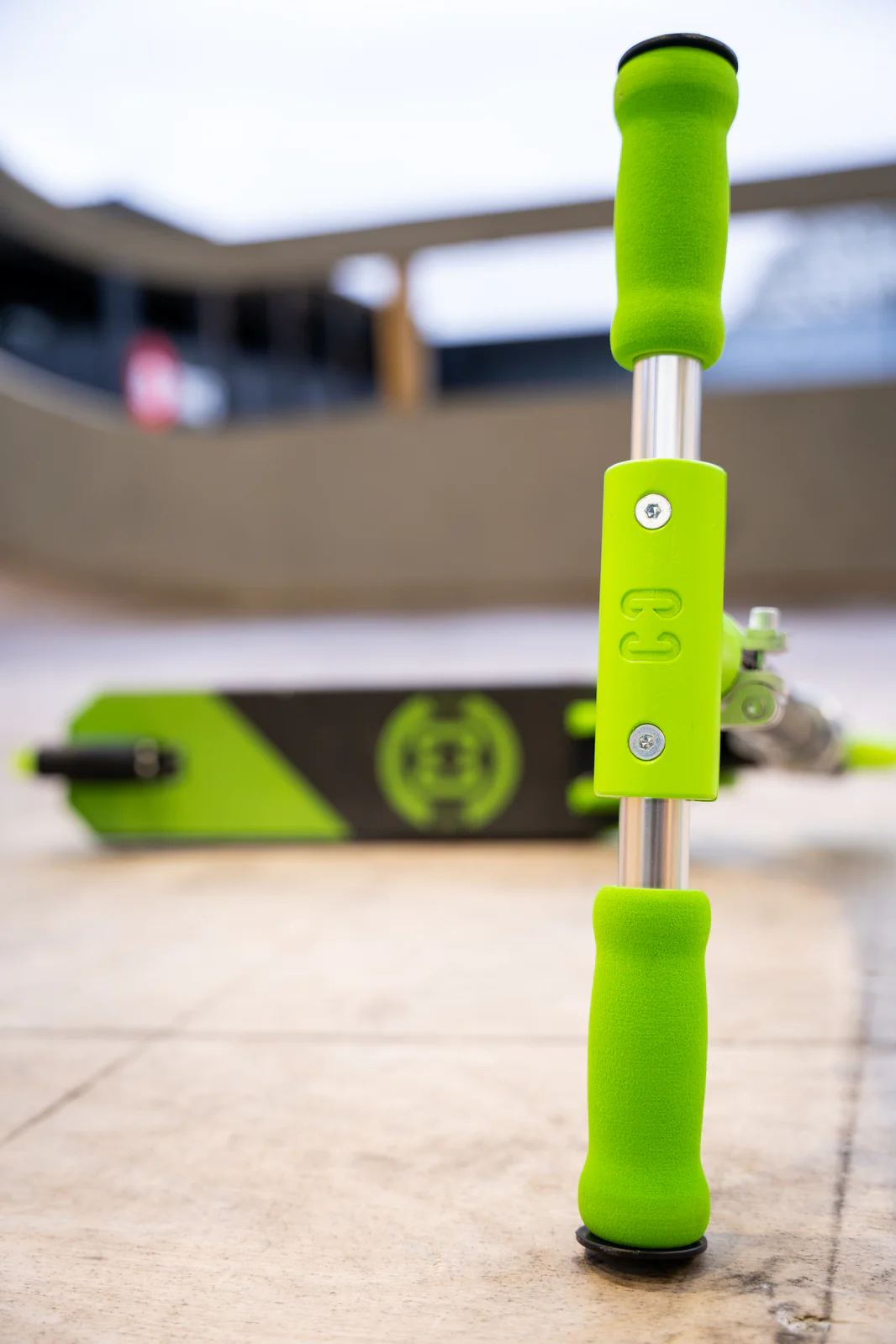CORE Kids Foldy Scooter - Green With Led Wheels - Image 7