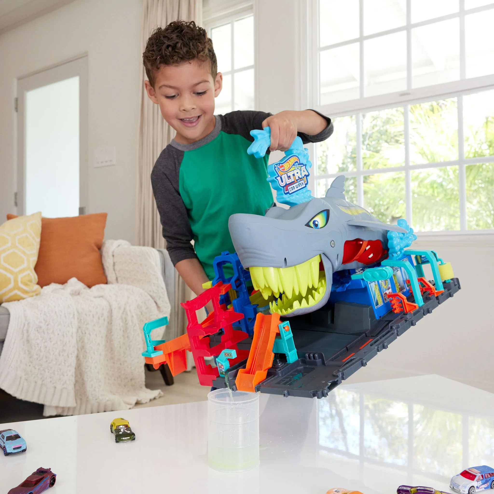 Hot Wheels Ultra Shark Car Wash Playset - Image 9