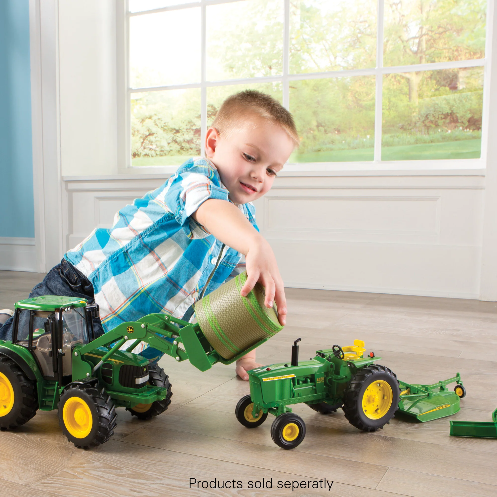 John Deere 1:16 7330 Tractor With Front Bale Mover & Bale - Image 4