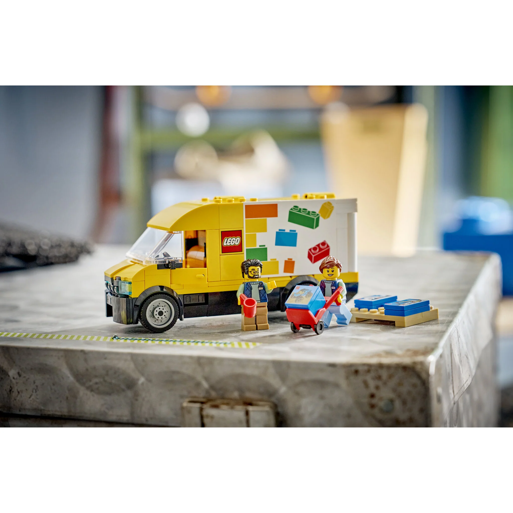 LEGO 60500 City The Lego Van - Image 11