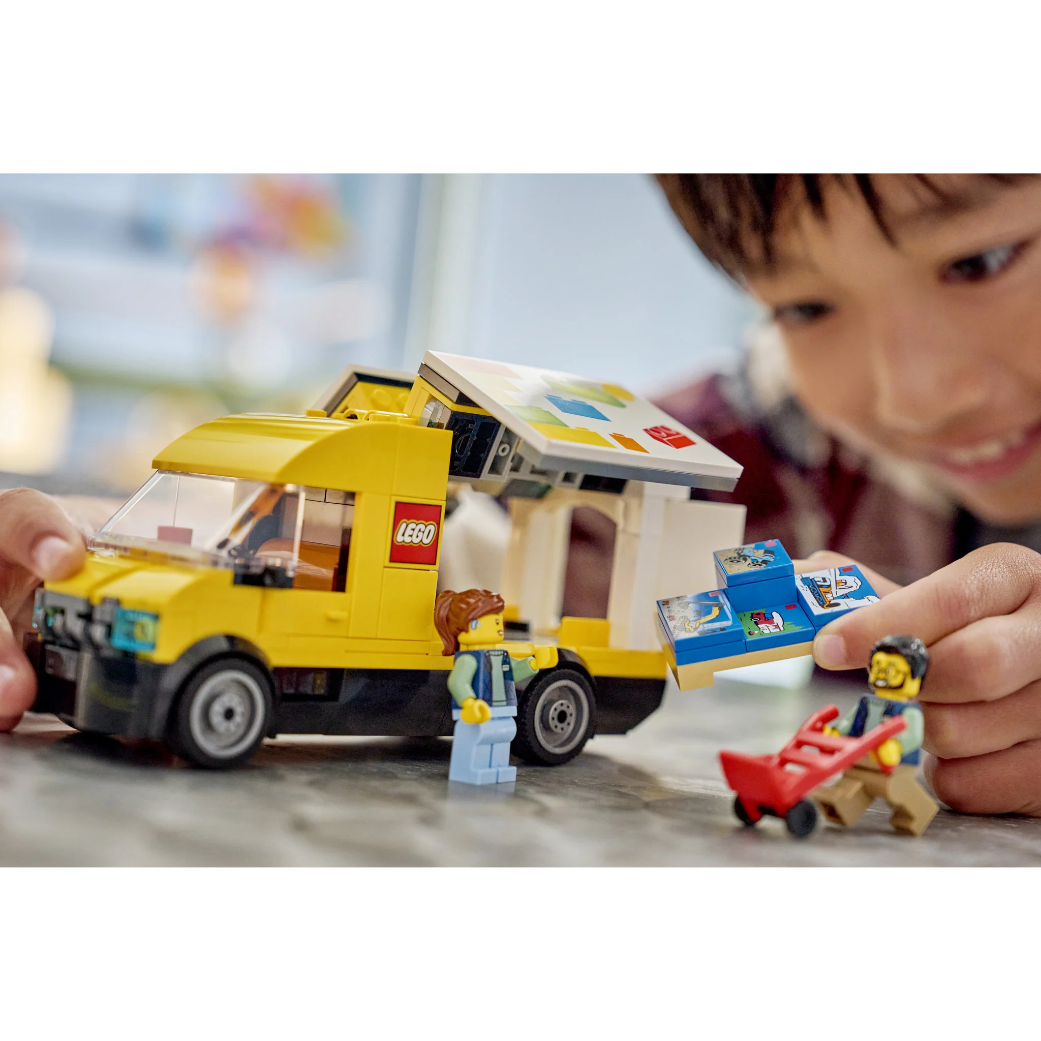 LEGO 60500 City The Lego Van - Image 9