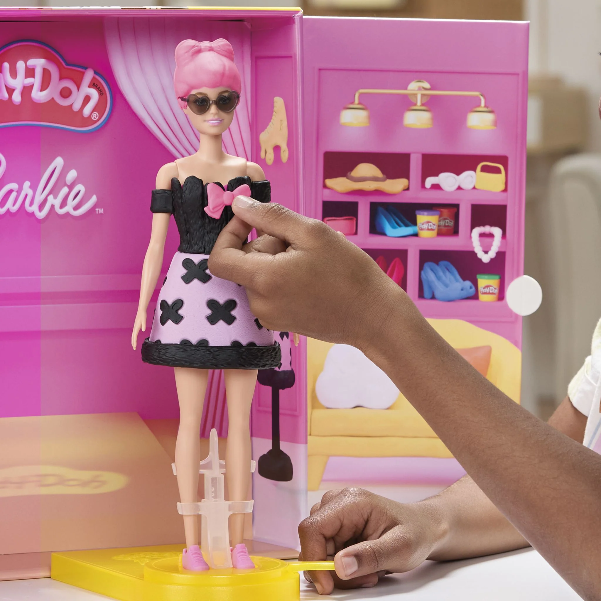 Play-Doh Barbie Designer Fashion Show Set - Image 6