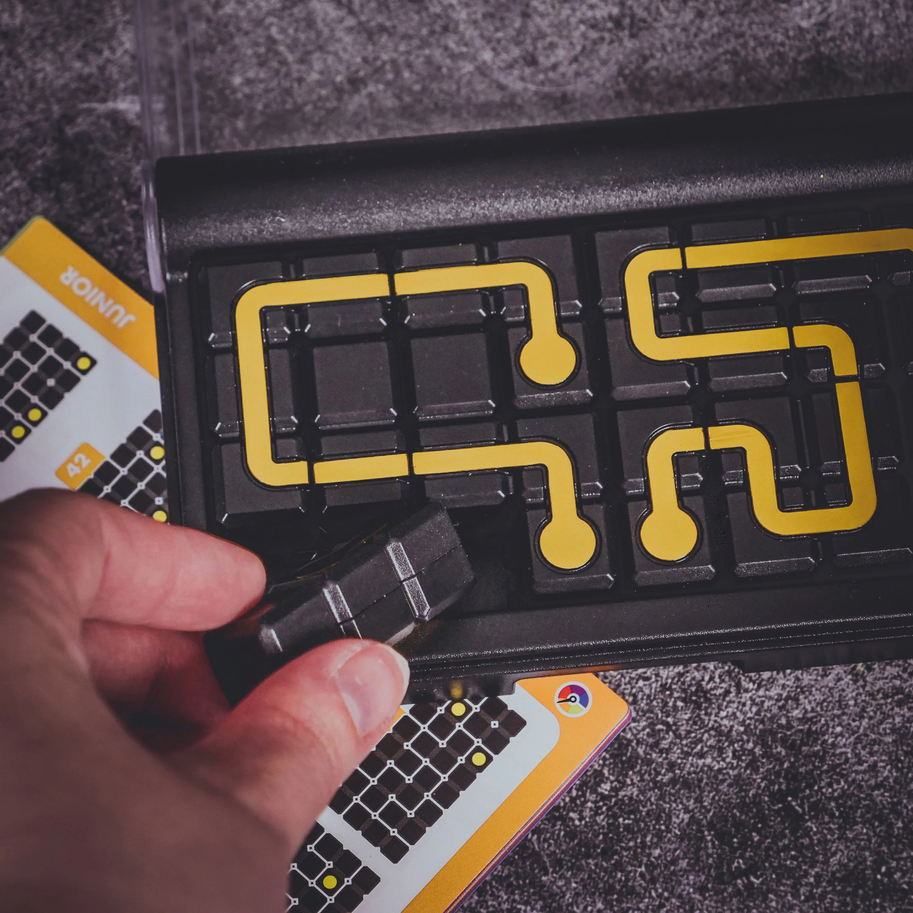 Smart Games IQ Circuit Logic Puzzle - Image 3