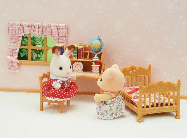 Sylvanian Families Children's Bedroom Accessories Set - Image 3