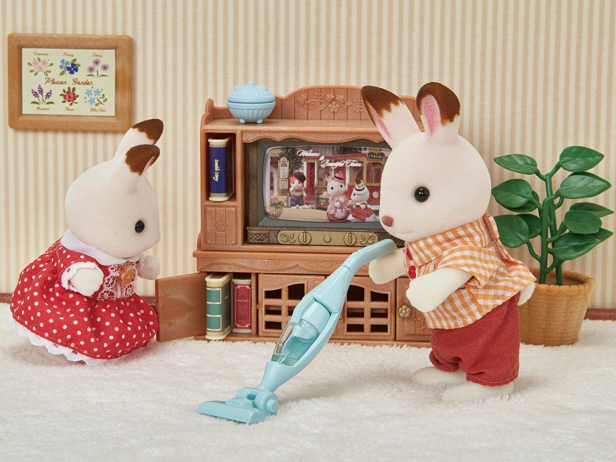 Sylvanian Families Laundry & Vacuum Cleaner Accessories Set - Image 5