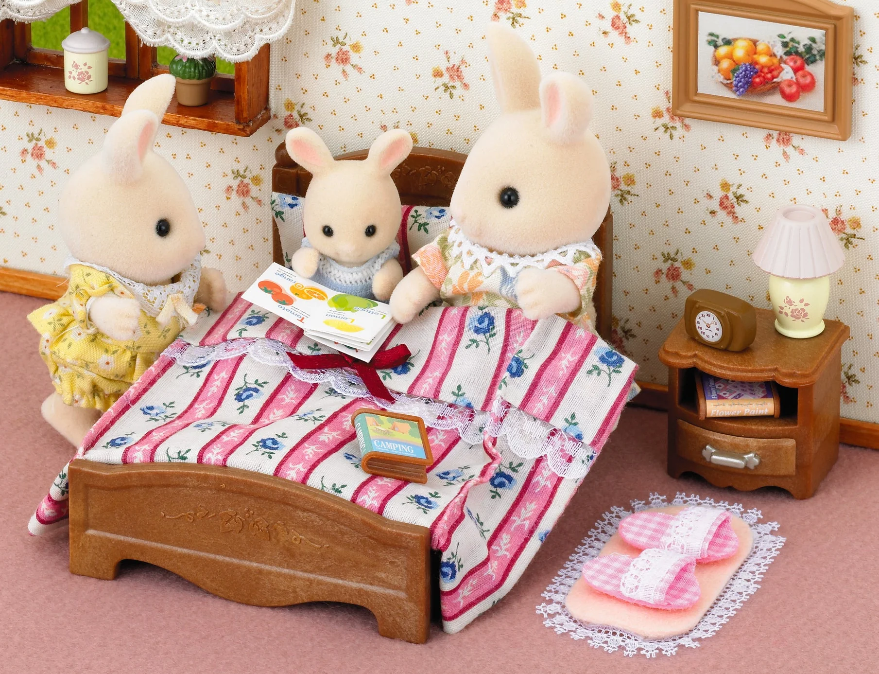 Sylvanian Families Semi Double Bed Accessories Set - Image 3